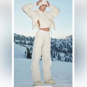 ALO - Cropped Snowrider Sleeveless Puffer Top